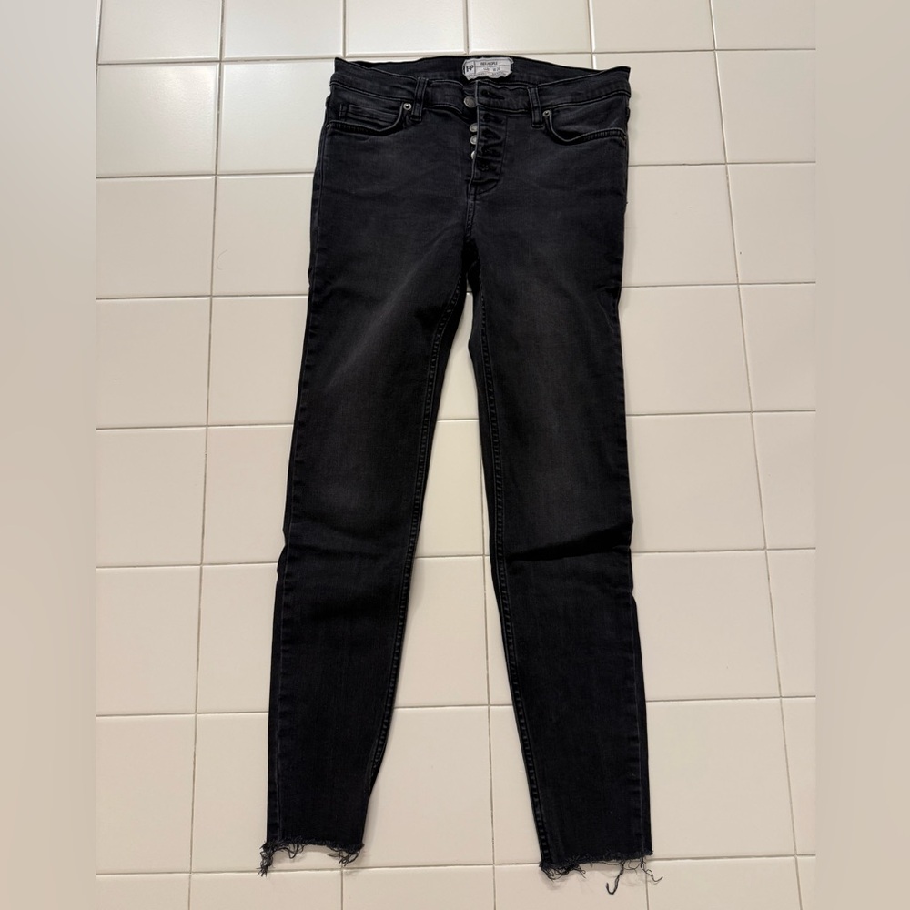 Free People Reagan button fly raw hem cropped skinny mid rise jeans size 26